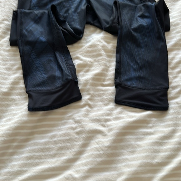 Lululemon tights - side pockets, mesh cuffs - Picture 7 of 7